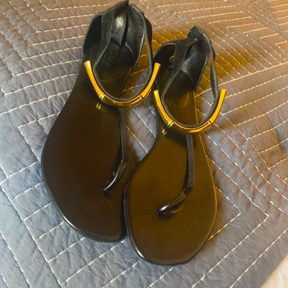 Gucci Coraline Bamboo Ankle-Wrap Thong Sandals Black Gold